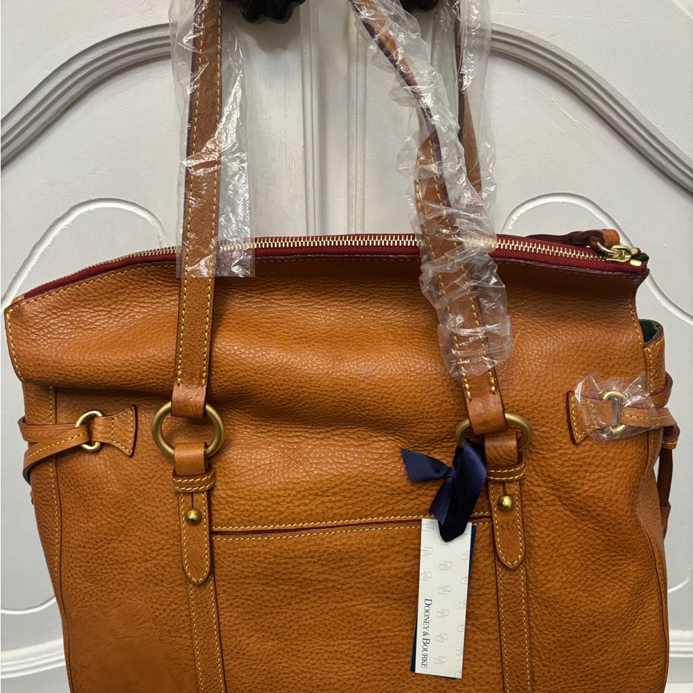 Dooney & Bourke “The Smith Bag” Tan Leather Shoulder Bag - Picture 2 of 7